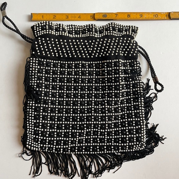 Vintage drawstring handbag Black white beaded fringe pouch purse - Picture 4 of 10